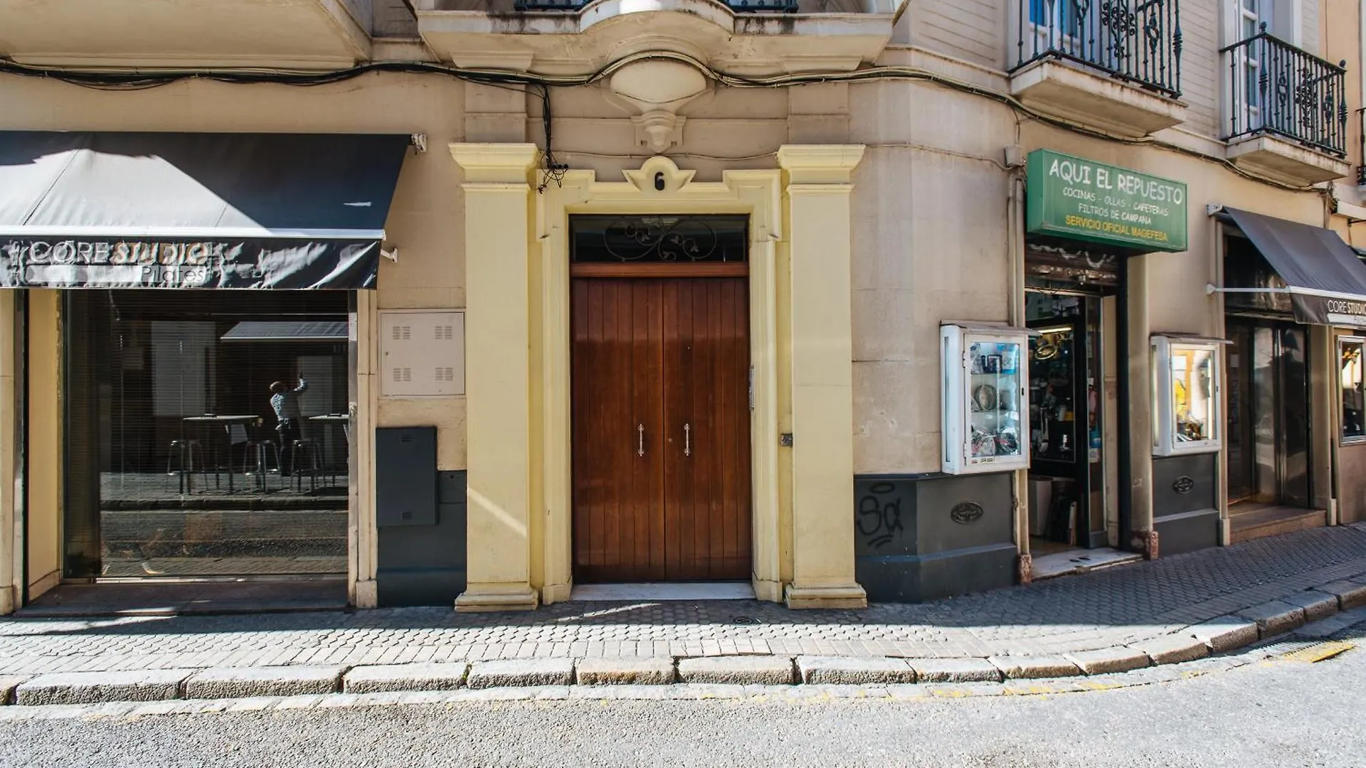 Hostly Orfila 3A-3B Exclusive Penthouse-Center-Fibre-Parking Optional Apartment Seville
