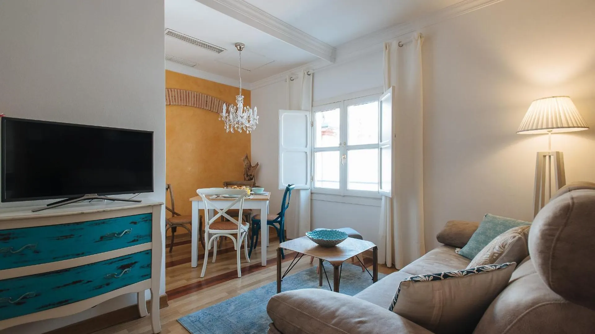 Hostly Orfila 3A-3B Exclusive Penthouse-Center-Fibre-Parking Optional Apartment Seville
