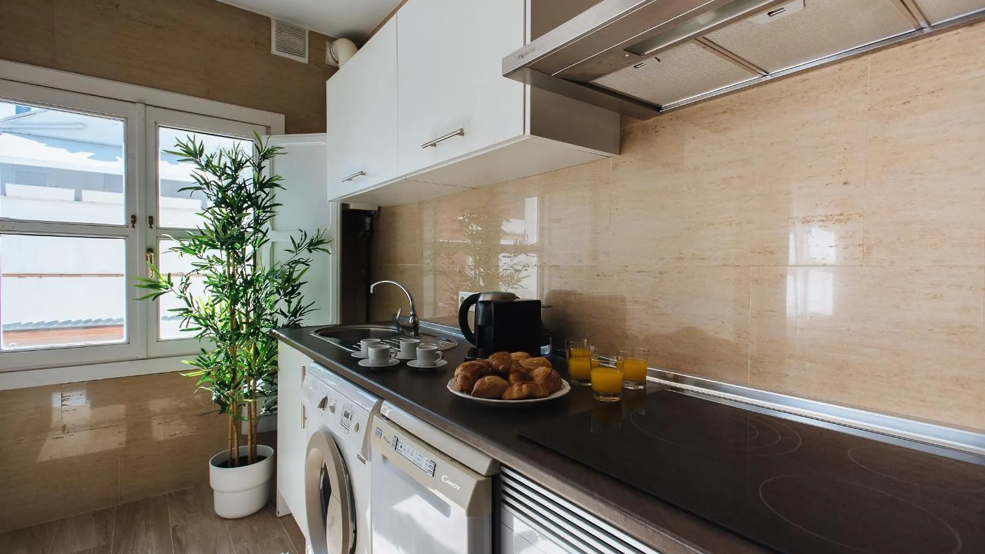 Apartment Ferienwohnung Hostly Orfila 3A-3B Exclusive Penthouse-Center-Fibre-Parking Optional Sevilla Spanien