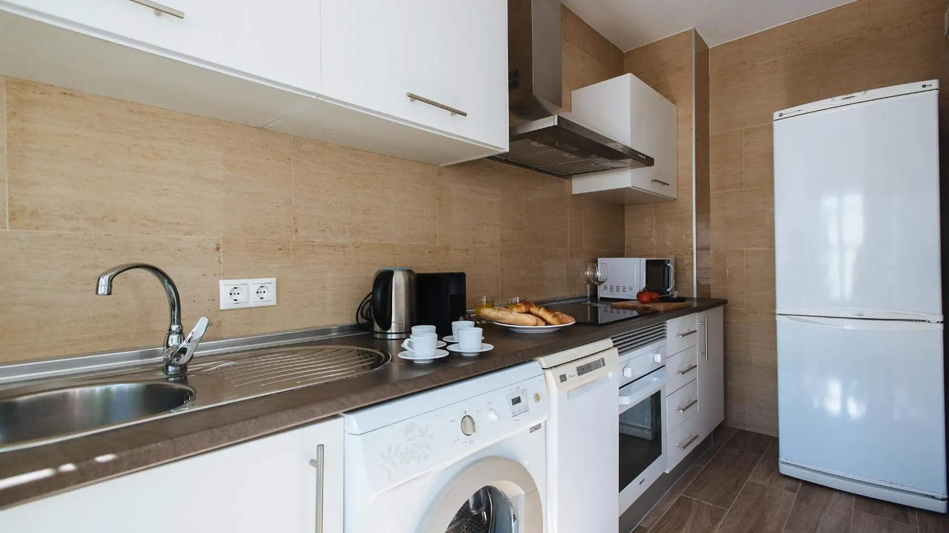 Apartment Ferienwohnung Hostly Orfila 3A-3B Exclusive Penthouse-Center-Fibre-Parking Optional Sevilla
