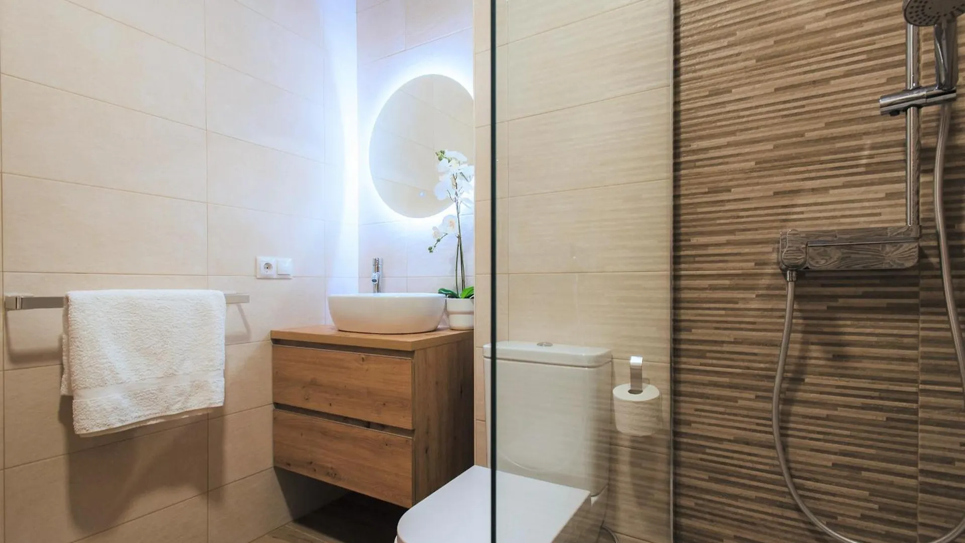 Ferienwohnung Hostly Orfila 3A-3B Exclusive Penthouse-Center-Fibre-Parking Optional Sevilla
